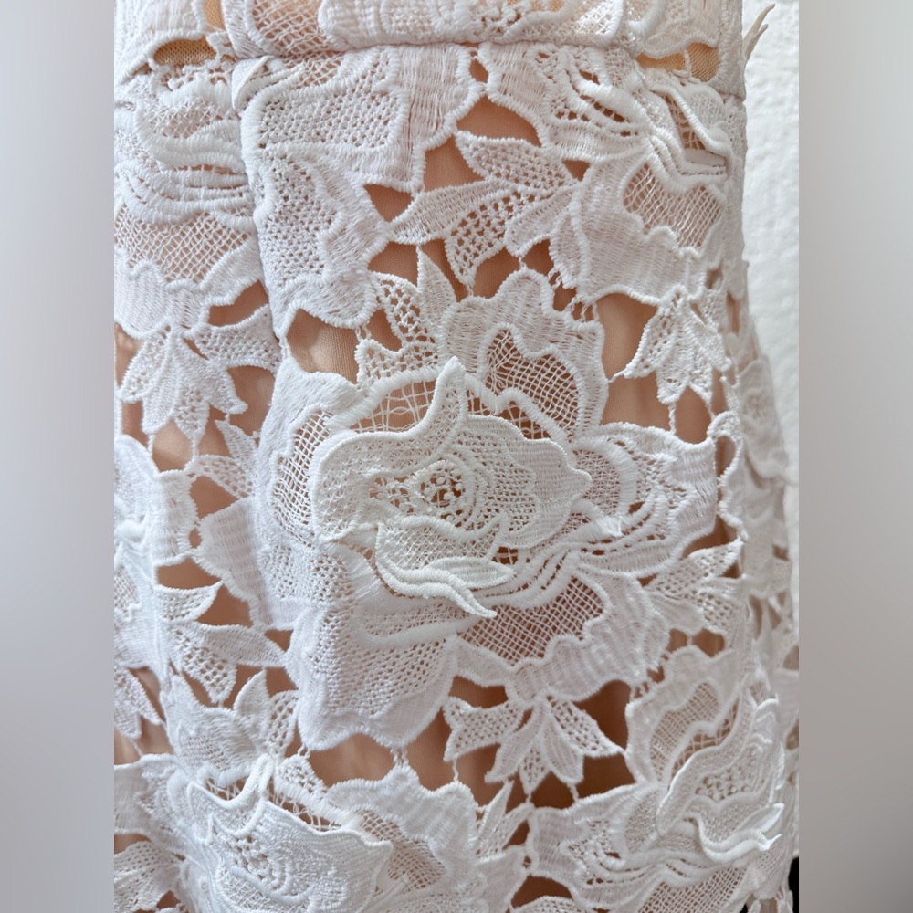 Elegant White Floral Lace Dress - Picture 8 of 10